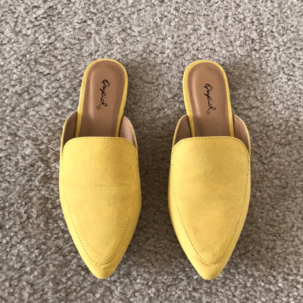 Closed toe, backless mules